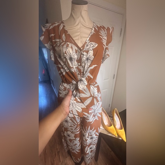 A+K Floral Flutter Sleeve Jumpsuit w Pockets - Picture 7 of 10